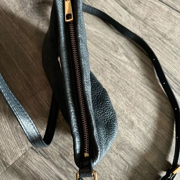 Marc Jacobs New York Crossbody Purse Handbag Black Leather Small Gold Hardware - Picture 4 of 10